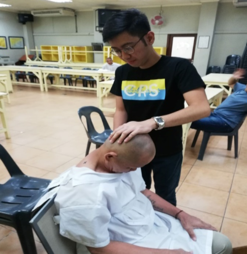 The physiotherapist applied the overpressure on the back of the participant’s head while he bends his neck